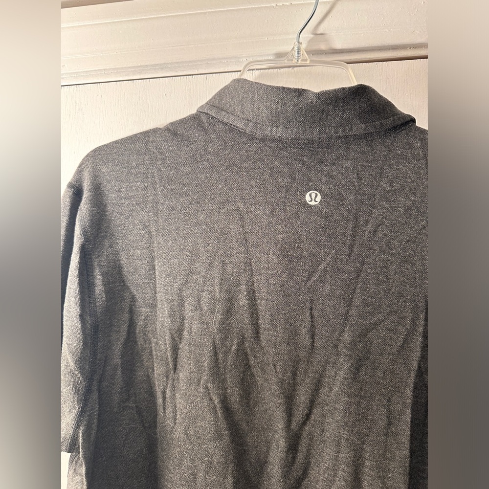 Men’s lululemon short sleeve button up